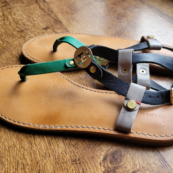 Tommy Hilfiger thong sandals, size 8 - Picture 4 of 4